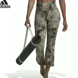 ADIDAS | Women's Aluminum/Carbon Yoga  Earth Flare 7/8 Leggings